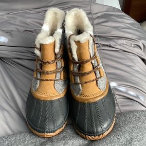 NWT SOREL ankle boots size 8